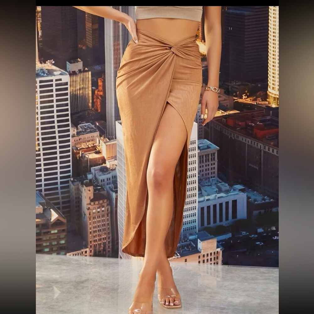 SHEIN Twist Front Split High Skirt
